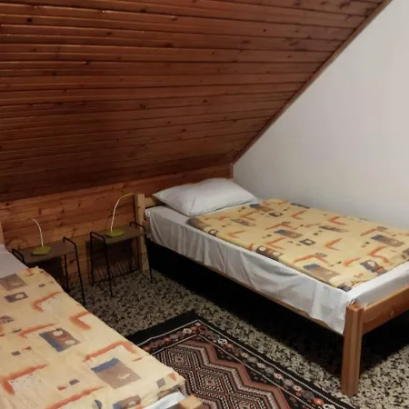 Apartamento Mecsek Virágai Lak *