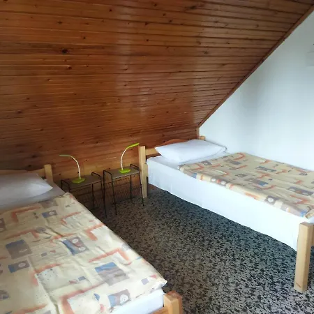 Apartamento Mecsek Virágai Lak