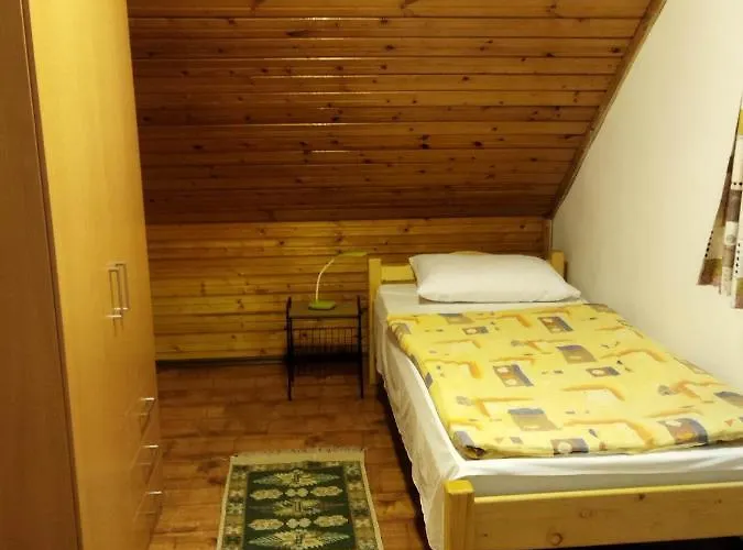 Mecsek Viragai Lak Magyarhertelend