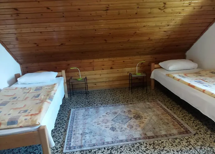 Mecsek Viragai Lak Magyarhertelend